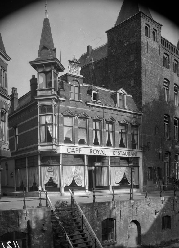 Café-restaurant Royal, Oudegracht 103, in 1944. Foto: Utrechts Archief
