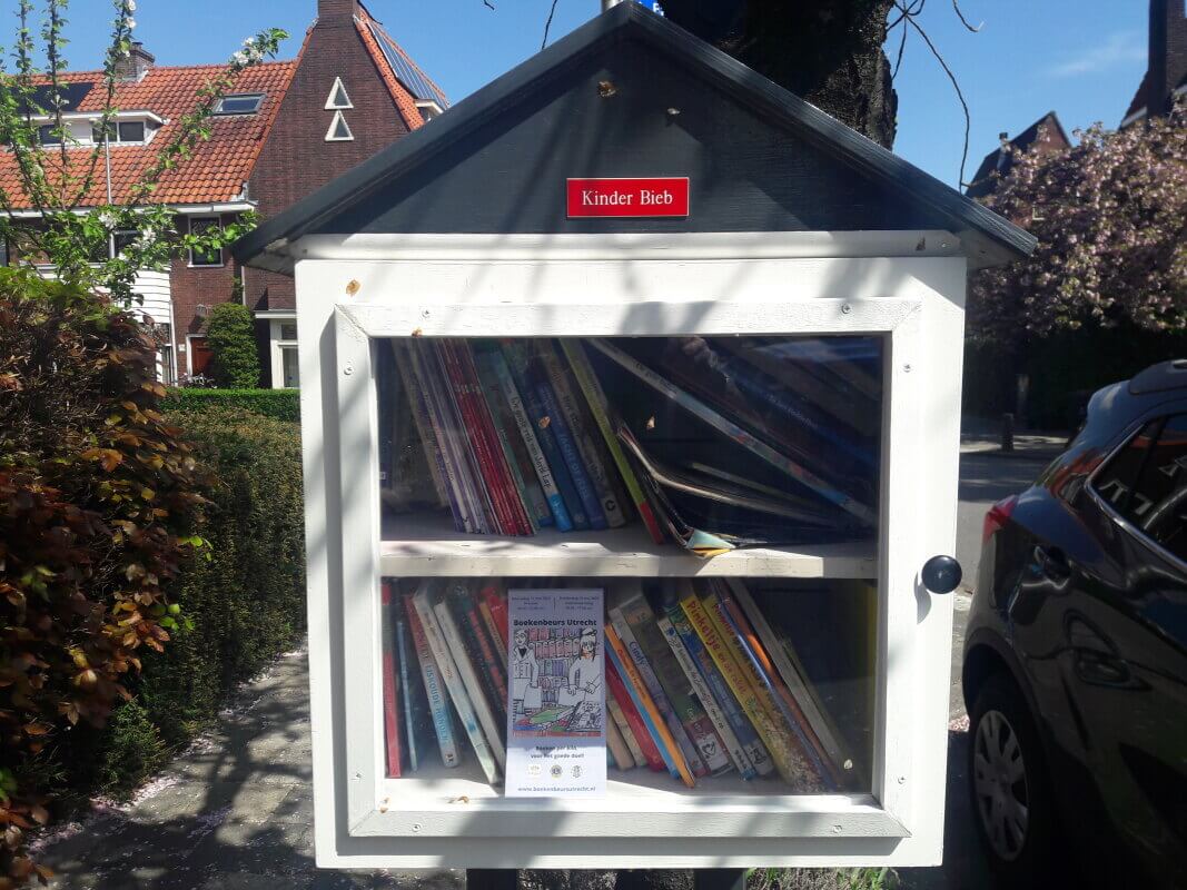 De 'Kinder Bieb' op de hoek van de Johan Winnubstlaan - Franz Schubertstraat. Foto: LE
