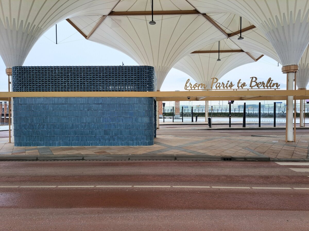 Het opgepimpte 'vluchtgebouw' bij busstation Leidsche Rijn. Foto: André Russcher