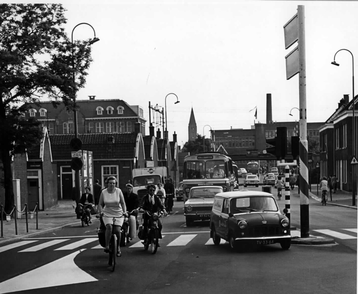 De Bleekstraat in 1970, gezien vanaf de Catharijnesingel (met achterin het spoorwegviaduct). Foto: HUA