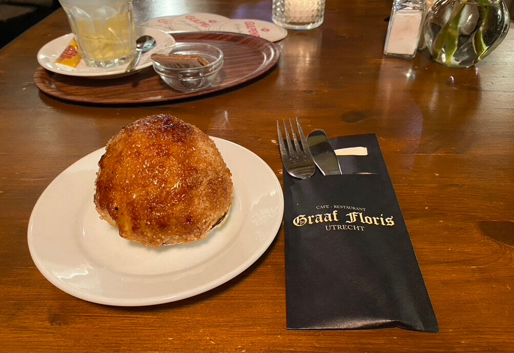 Een zeer bekend product van Graaf Floris: de appelbol. Foto: JT
