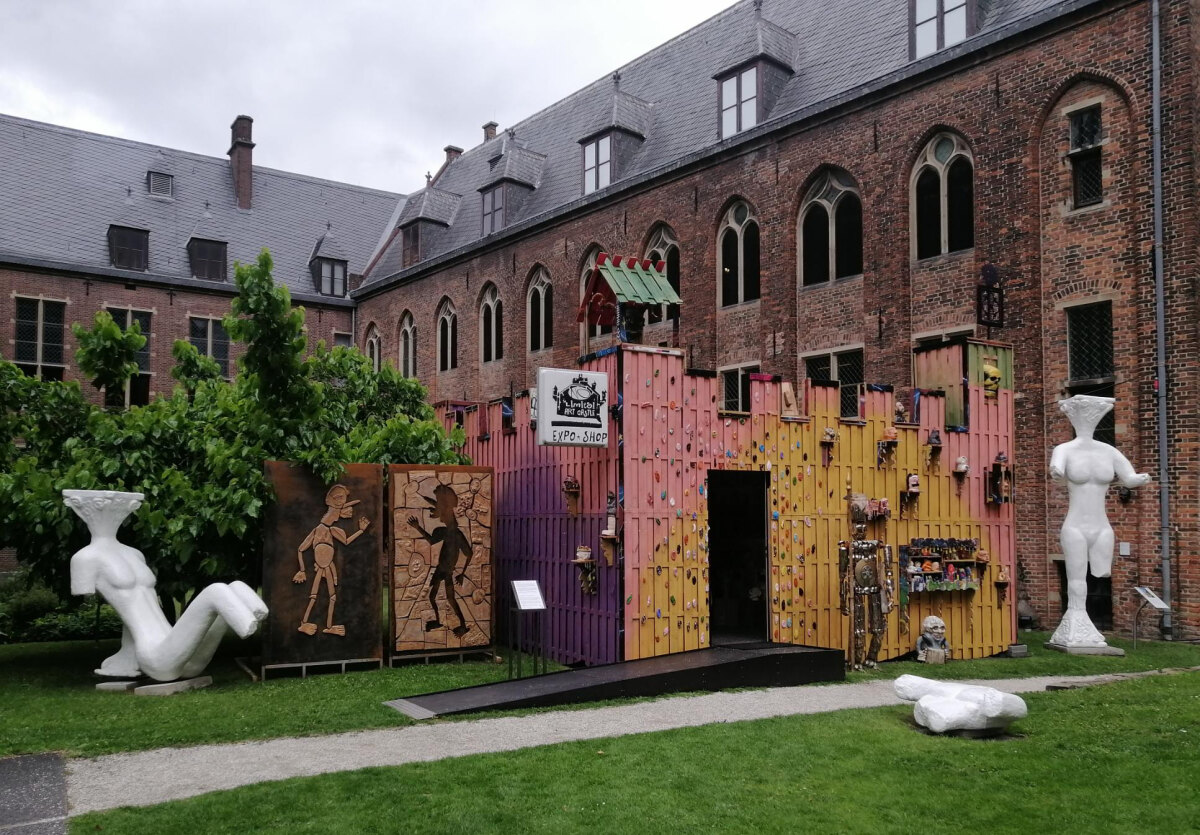 De museumtuin met het Art Castle. Foto: Trix van Lieshout