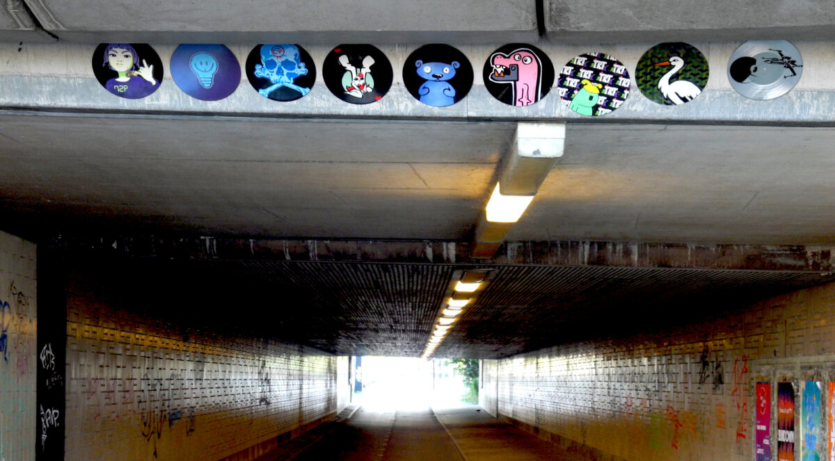 Negen lp's met straatkunst bij de Daalsetunnel. Foto: JvW