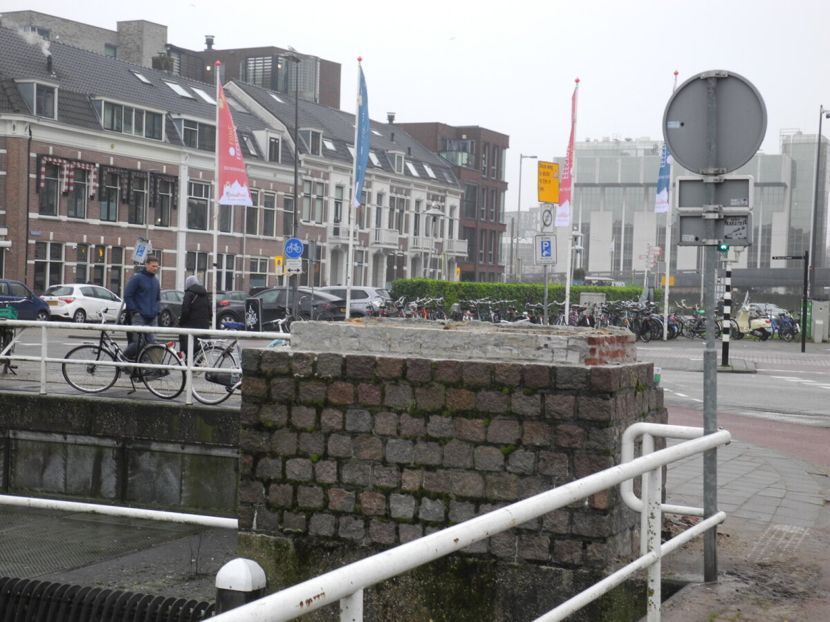 Het lege voetstuk bij de Dambrug. Foto: JvW