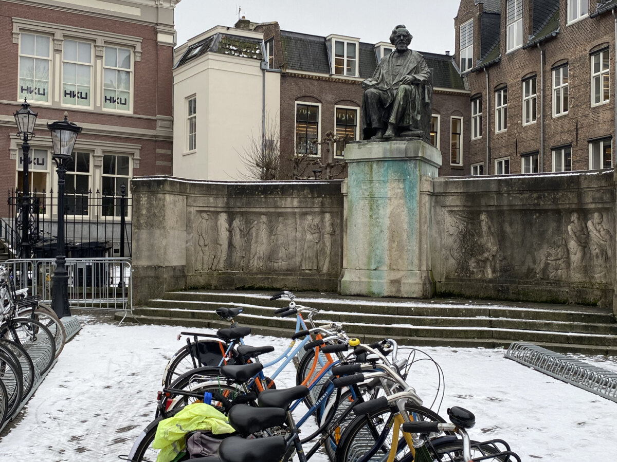 Professor Donders op het Janskerkhof. Foto: JT