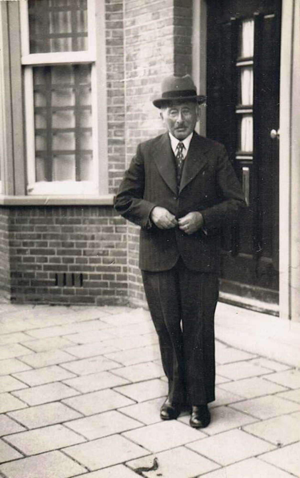 Simon Groenberg voor het laatste adres in Amsterdam: Eemsstraat 59 I.