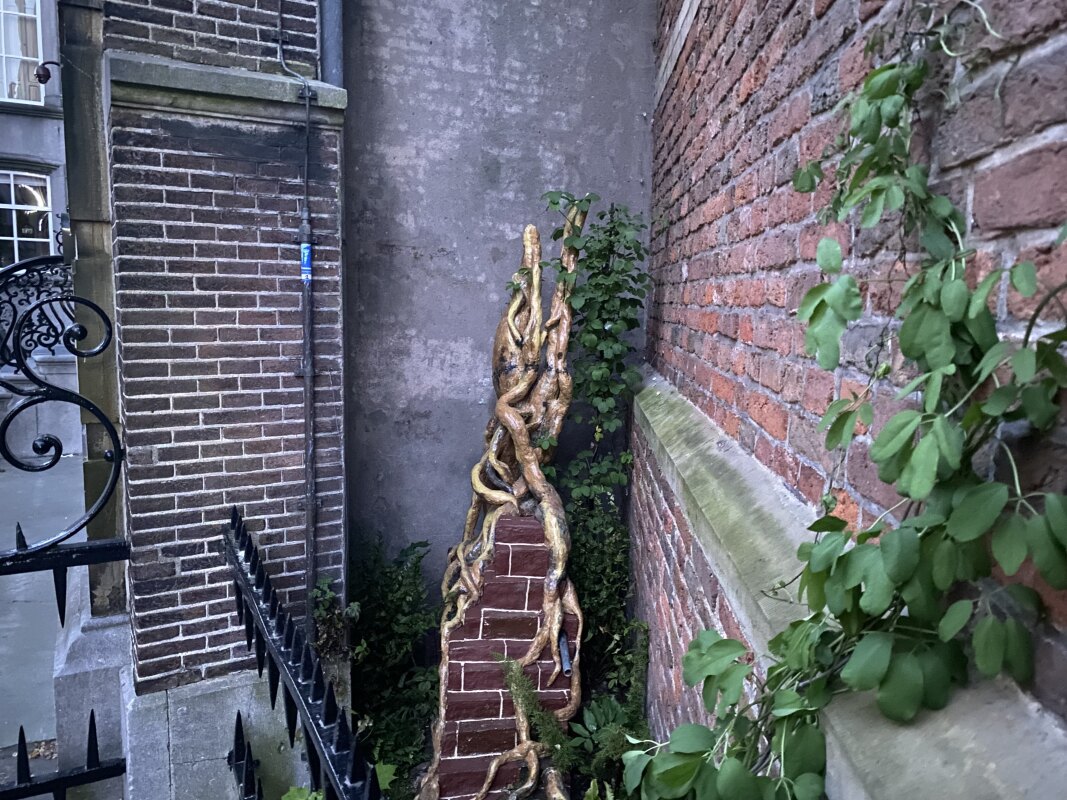 De nieuwe 'folly' in het hoekje nabij het gebouw Fundatie van Renswoude. Foto: JT