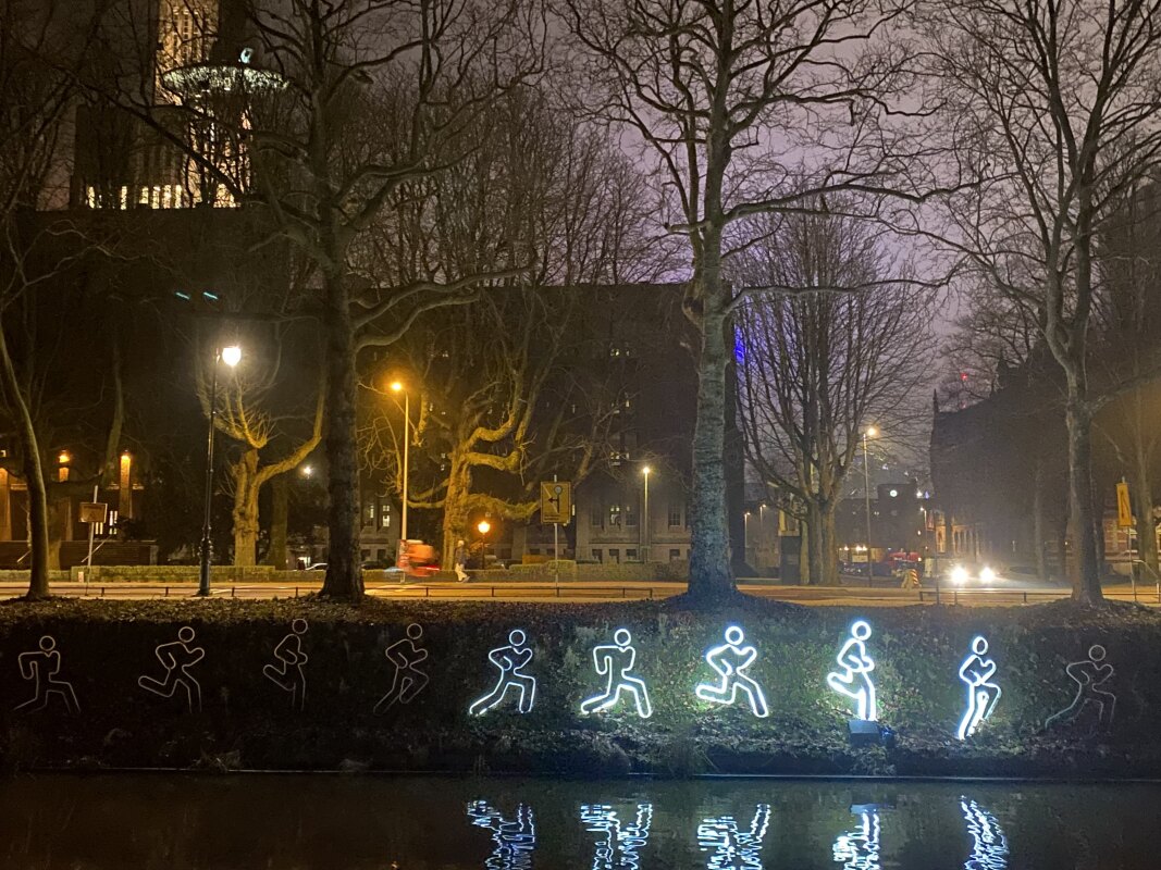 'For Peace' langs de Catharijnesingel. Foto: Jim Terlingen