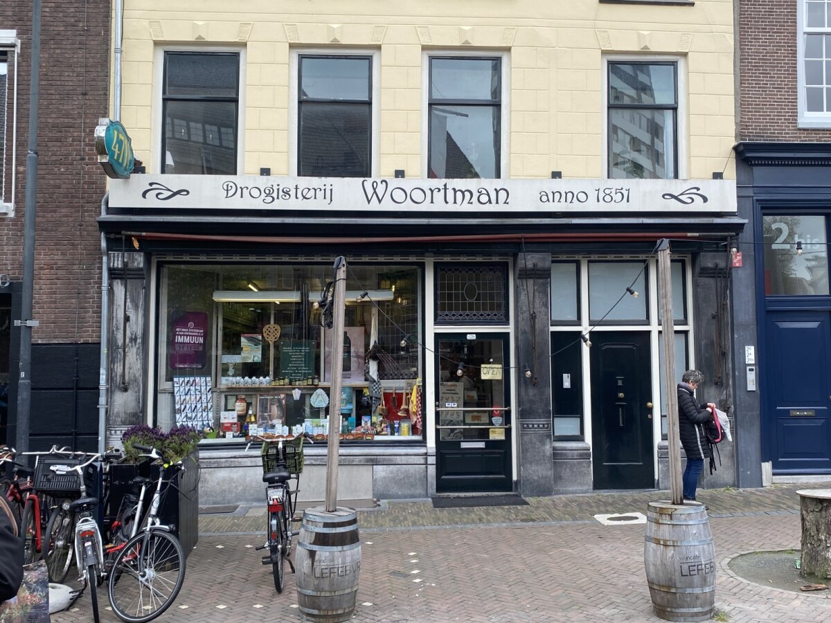 Op de gevel staat 'anno 1851'. Foto: Jim Terlingen, mei 2023
