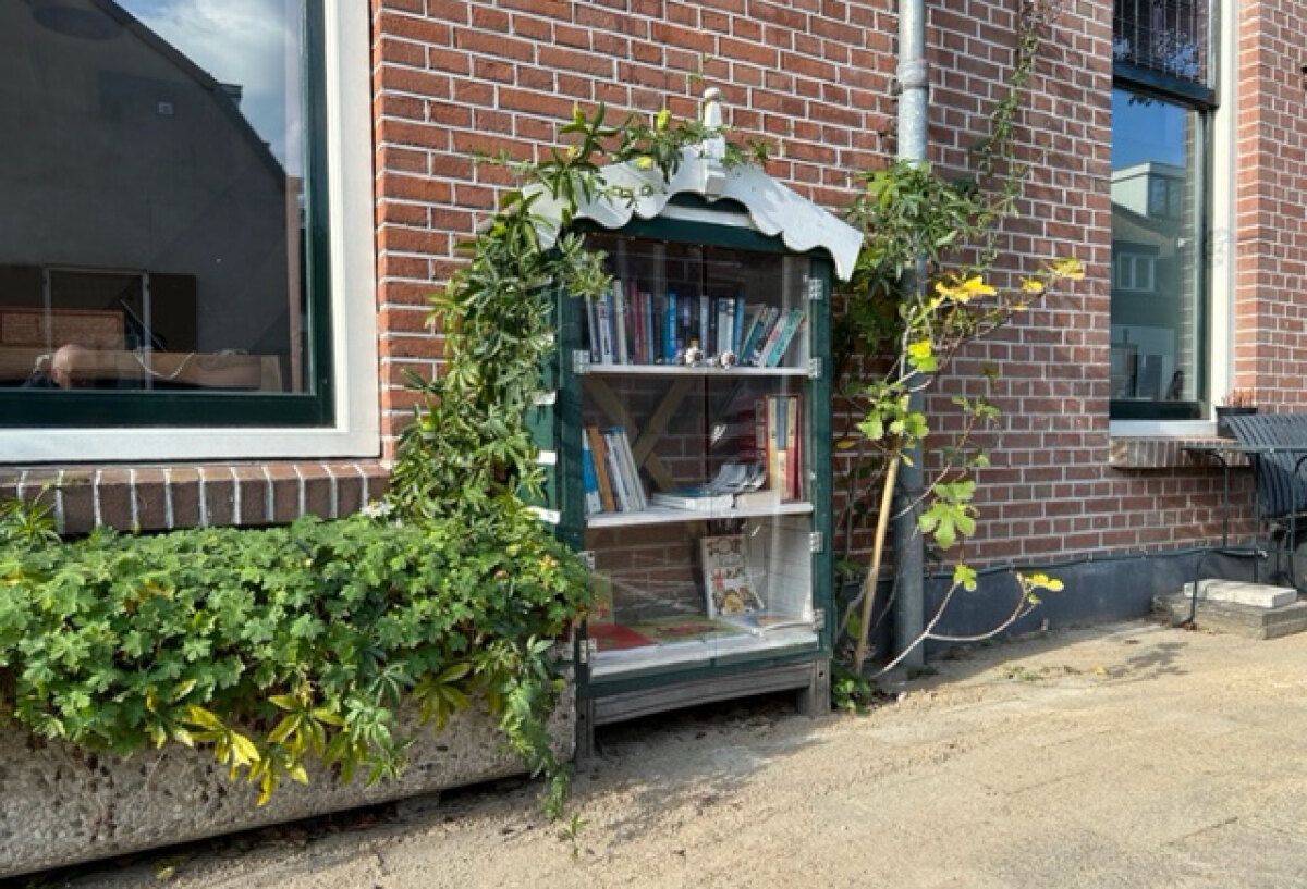 Minibieb in de Bladstraat (Wittevrouwen). Foto: Dik Binnendijk
