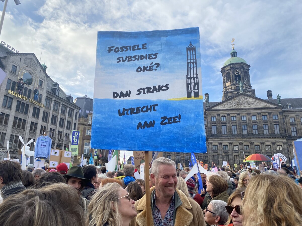 Er waren ontzettend veel creatieve zelfgemaakte borden. Foto: JT