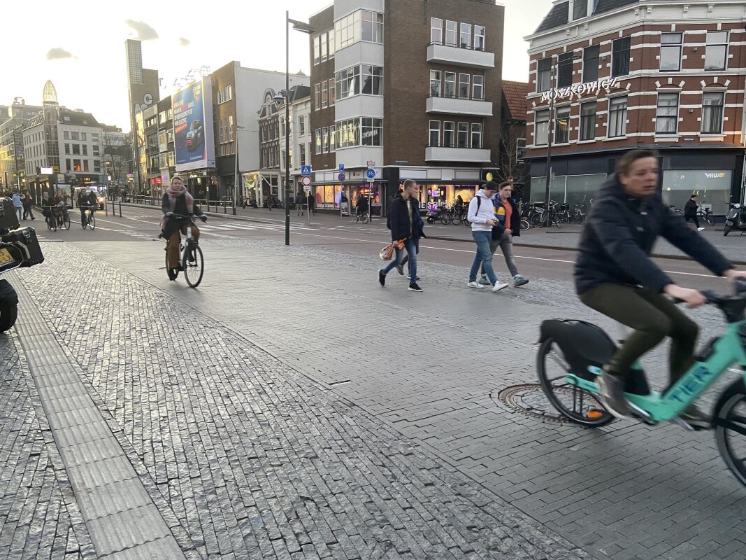 Twee fietsstroken waarop regelmatig bijna-ongelukken zijn. Foto: JT