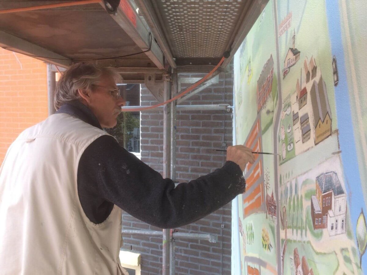 Jos Peeters, eerder dit jaar werkend aan de schildering. Foto: Jim Terlingen