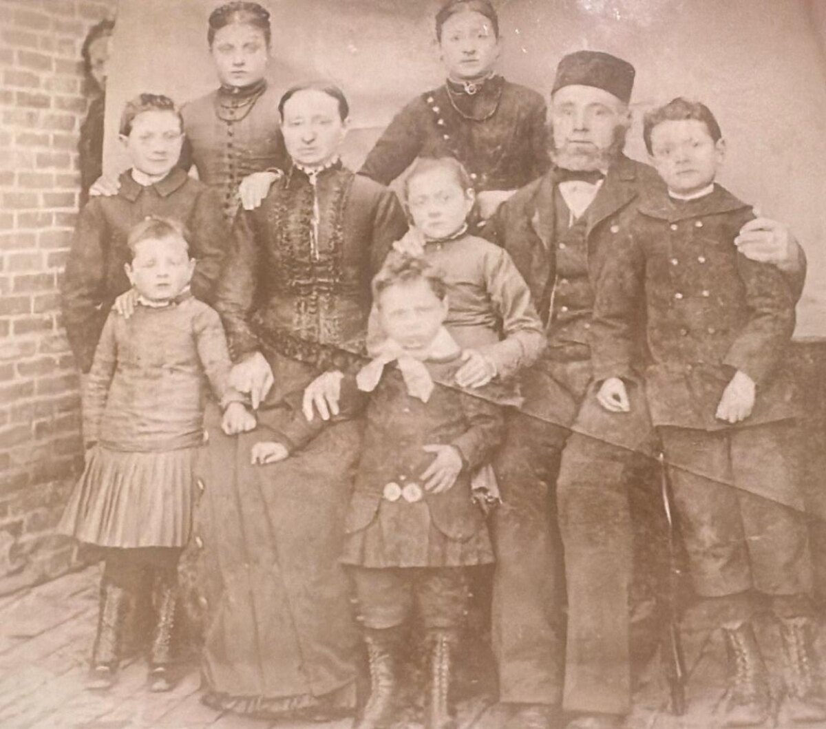 Familie Joosten, linksvoor Klaartje Joosten.