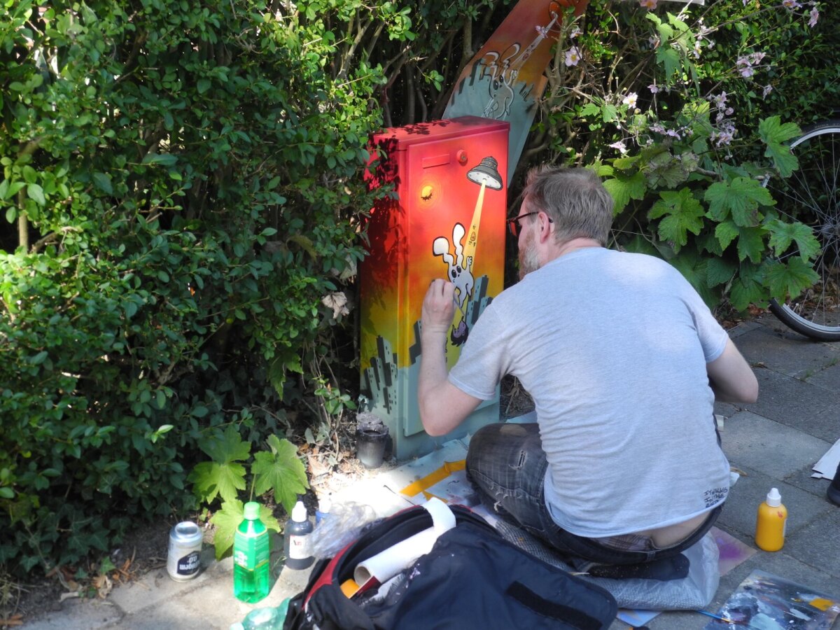 Maandag 12 augustus: Mattt Baaij aan het werk op de Marisstraat. Foto: JvW