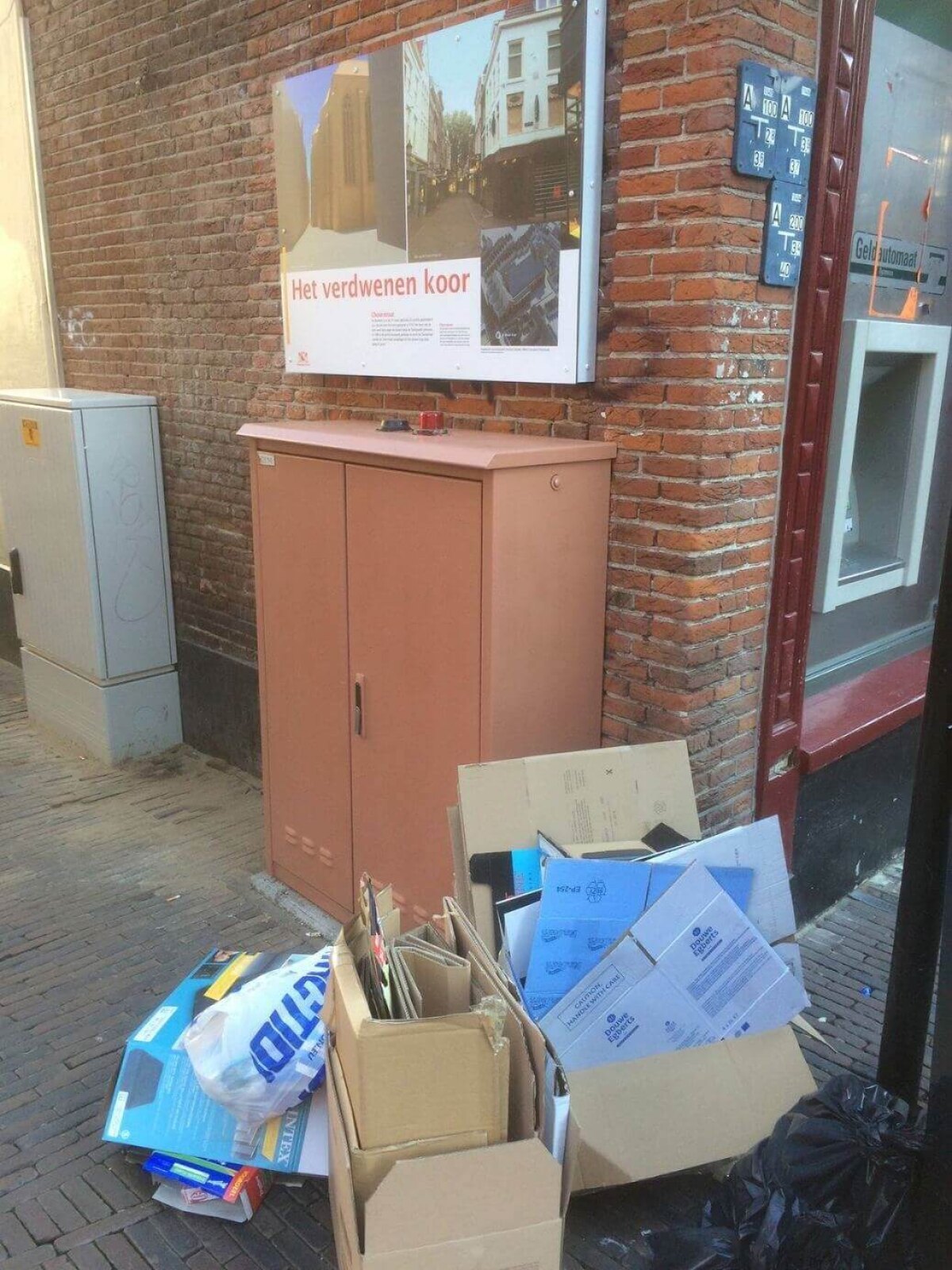 Woensdagmiddag 15.59 uur, een uur voor de onthulling. Foto: J. Terlingen