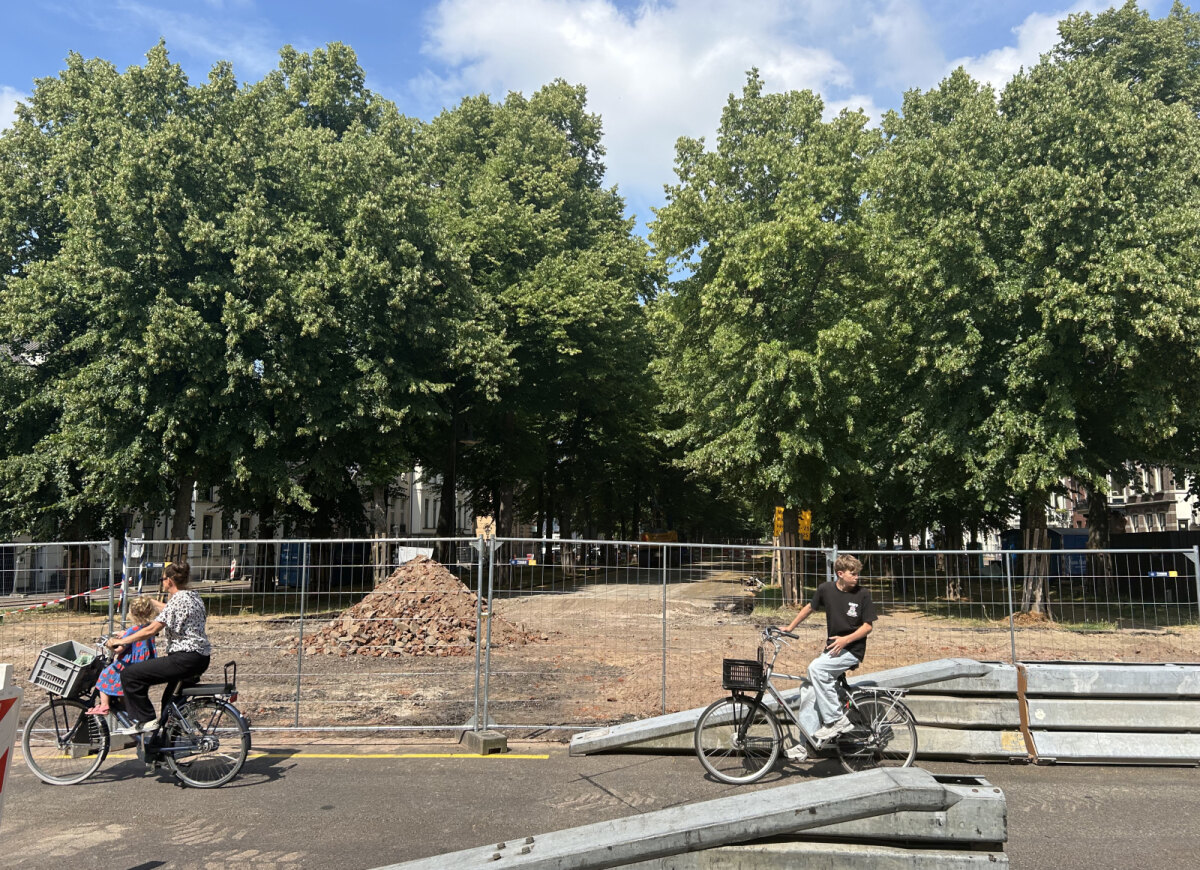 De kruising Maliebaan, Nachtegaalstraat (links) en Burgemeester Reigerstraat, vanaf het zuiden (foto: JT)