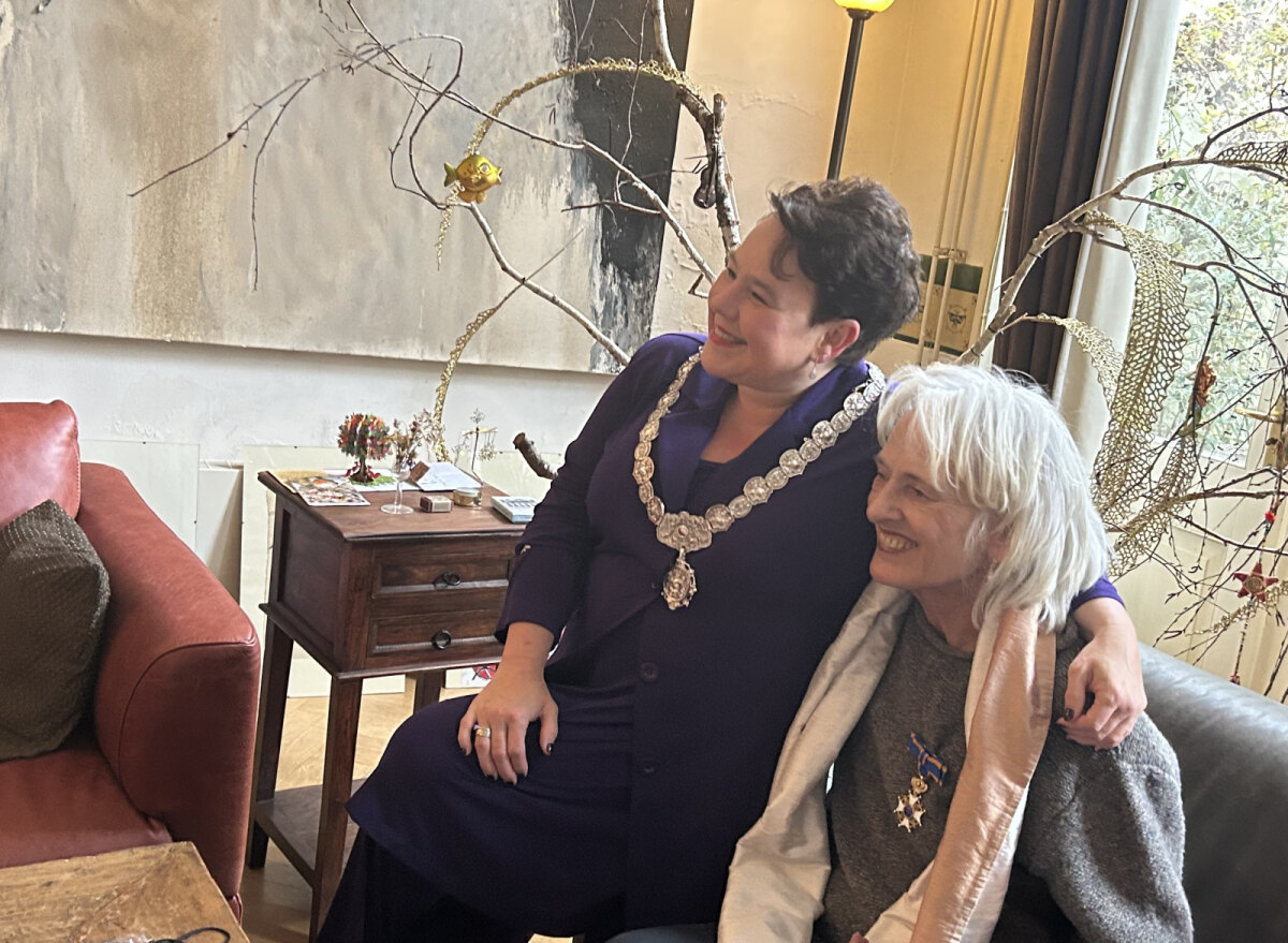 Burgemeester Sharon Dijksma en dichter en dendrochronoloog Esther Jansma. Foto: Jim Terlingen