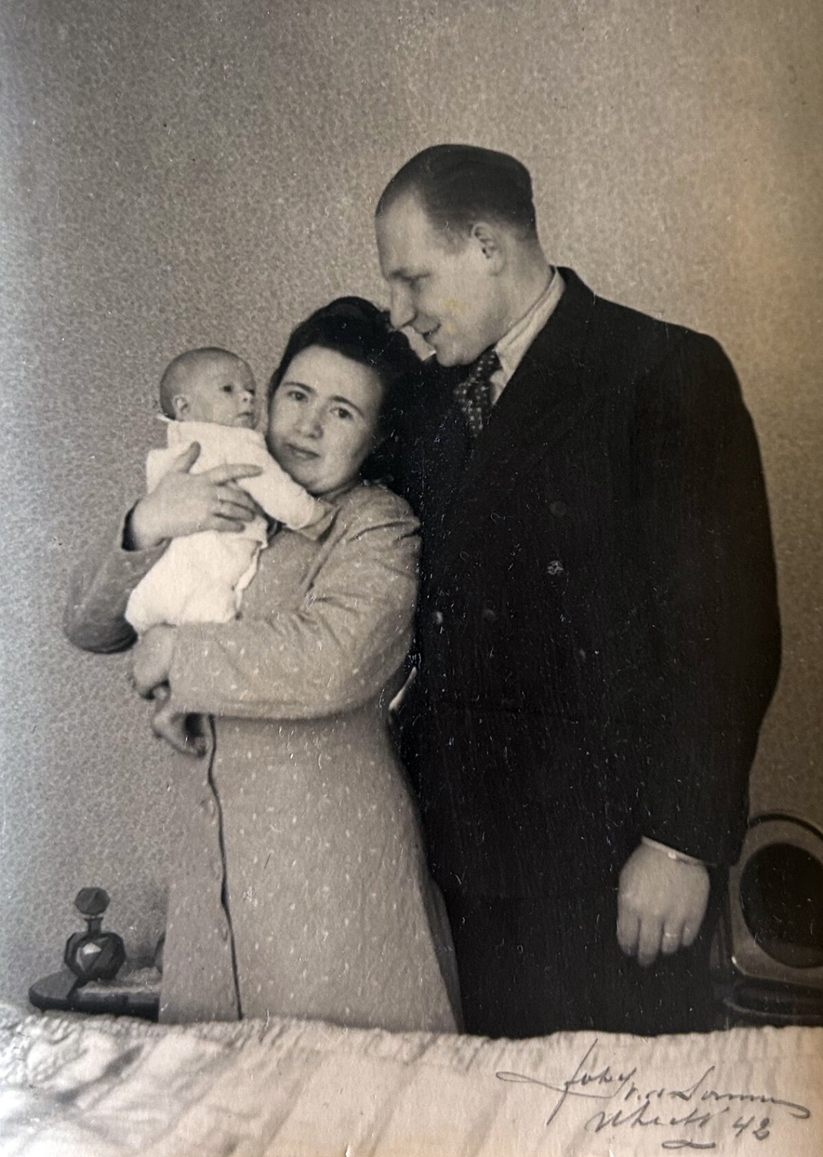 Begin 1942, Donald met zijn ouders