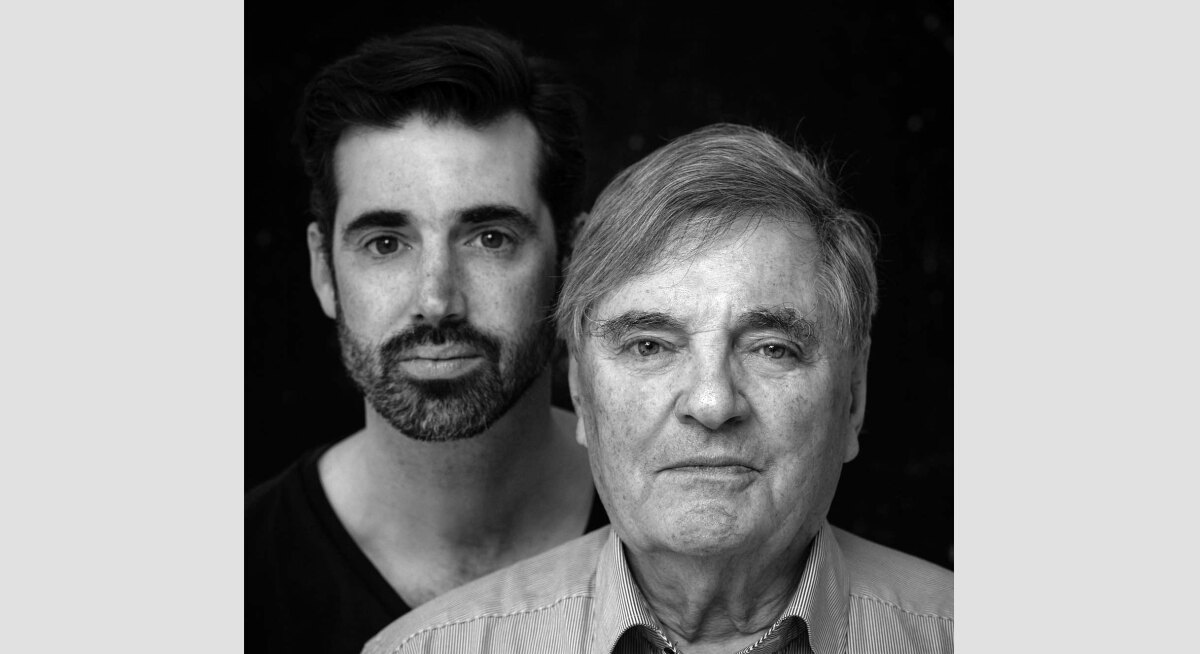 In de Domkerk is de theatervertelling ‘Mijn Onderduik, een Utrechts verhaal’, verzorgd door Peter Hein (r) en zijn zoon Ruben