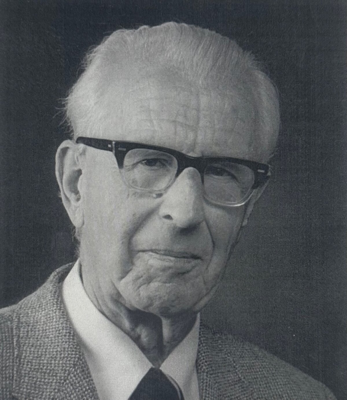 Prof. Dr. Christiaan Pieter Raven (1906-2001). Foto uit 'Levensbericht' door J. lever en J.A.M. van den Biggelaar