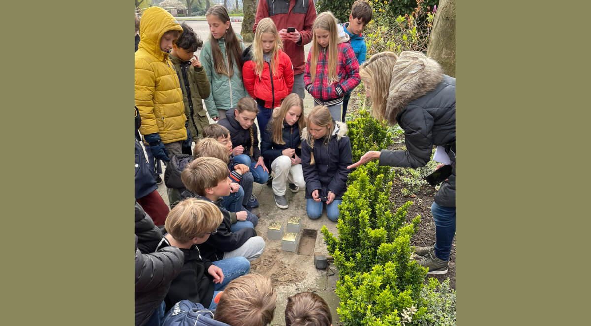 De steentjes zijn geplaatst door leerlingen van groep 7 van de Dominicusschool. Foto: Gijs Bannink