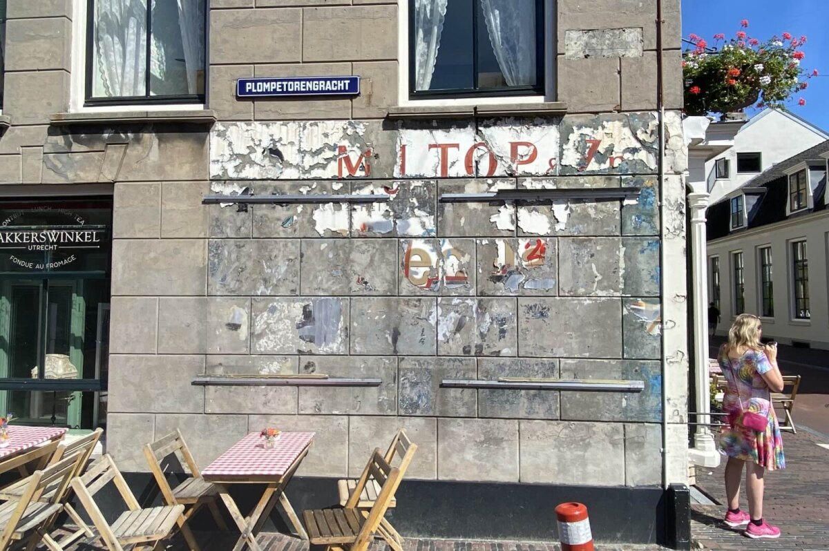 Hoek Plompetorengracht-Wittevrouwenstraat in juli 2022. Foto: JT