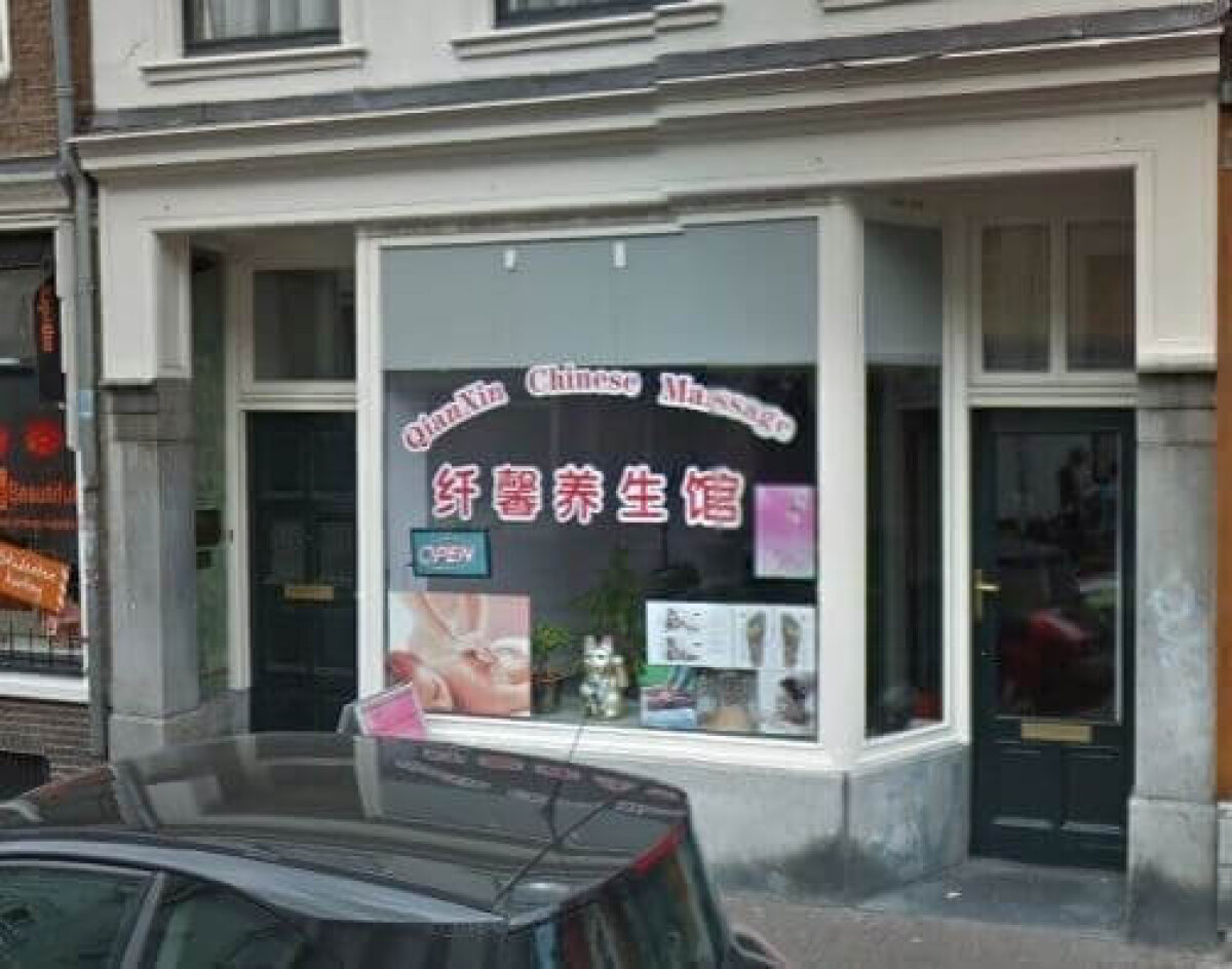 Op Voorstraat 84 zit nu een Chinese massagesalon. Foto: Google Maps.