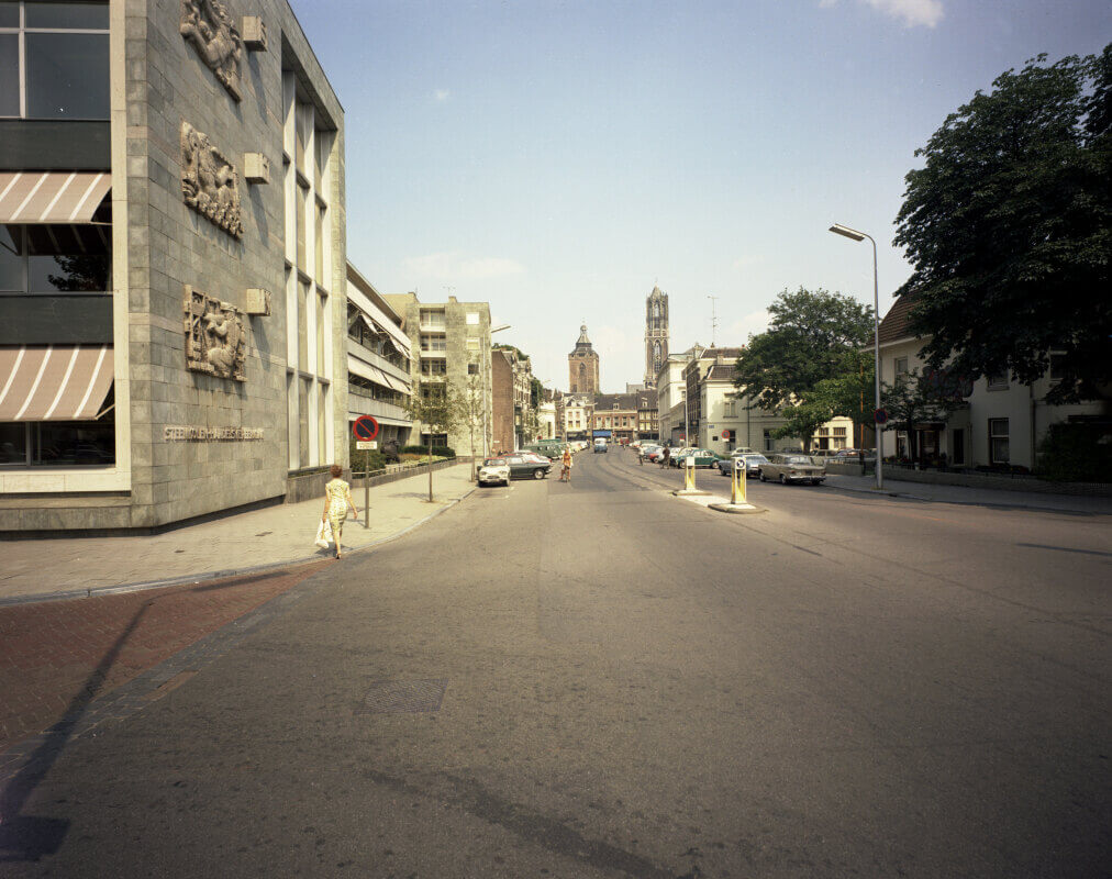 De Mariaplaats vanaf de Willemsbrug, met links het kantoorgebouw van de Steenkolen Handelsvereniging (1969). Foto: HUA