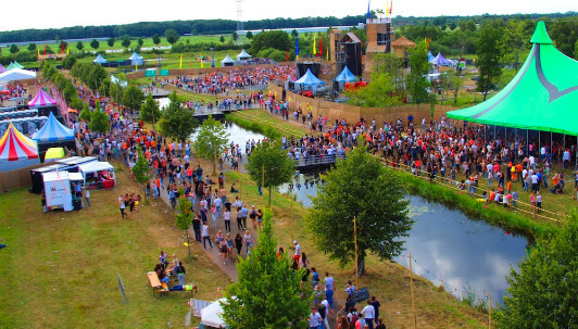 Het festivalterrein van Zomerkriebels. Foto: Anhar Sabri & Lorentz Bokkerink
