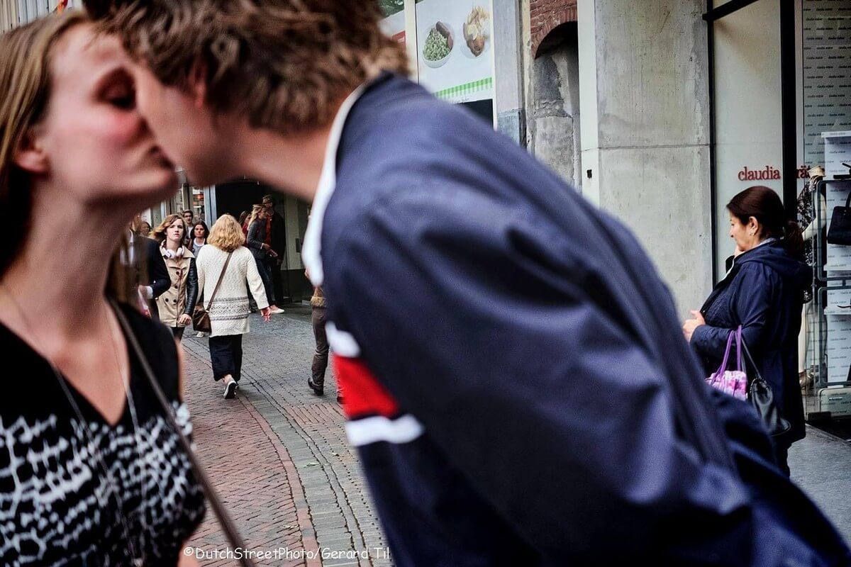Kussen op straat. Foto Gerard Til