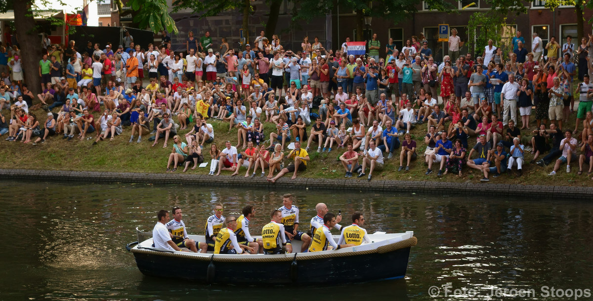 Ook langs de singels was het publiek volop aanwezig om de Tourploegen aan te juichen. Foto: Jeroen Stoops