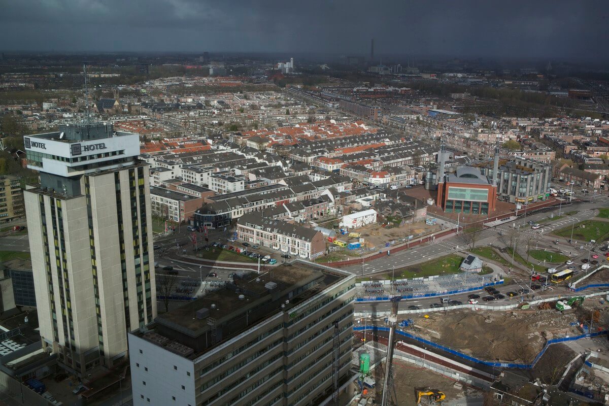 Het Westplein moet autoluw worden, maar wat is autoluw? Foto: Ton van den Berg