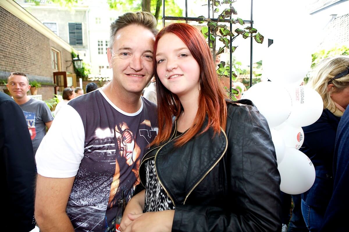 Martin van Doorn en dochter Rowena die een jongerenlintje kreeg. Foto's: Ton van den Berg