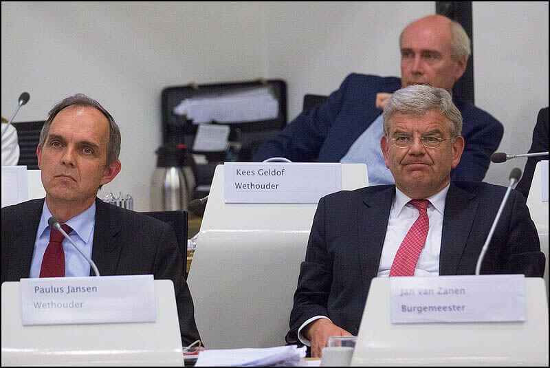 Gezichten die spreken, wethouder Jansen en burgemeester Van Zanen. Foto's Bas de Meijer