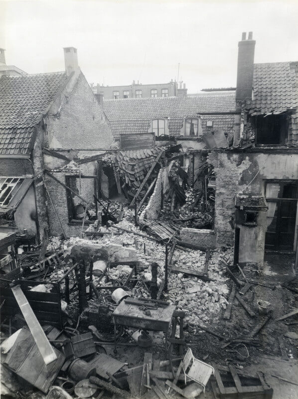 De vernielde woningen in de Kapelstraat. Foto: HUA