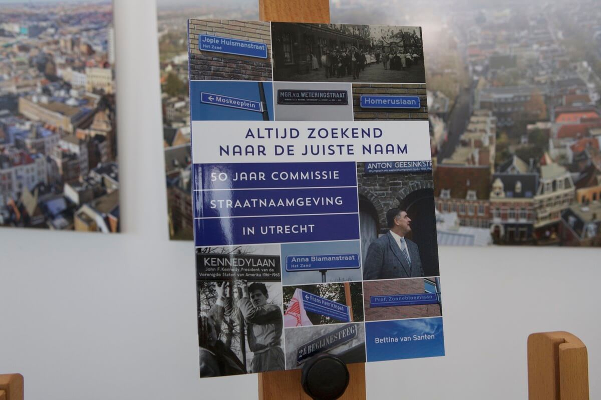 De papieren uitgave is beperkt en niet in winkels verkrijgbaar.