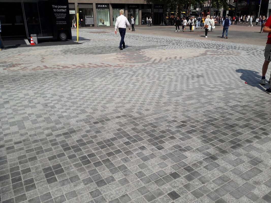De mozaïek op het Vredenburgplein. Foto: Louis Engelman