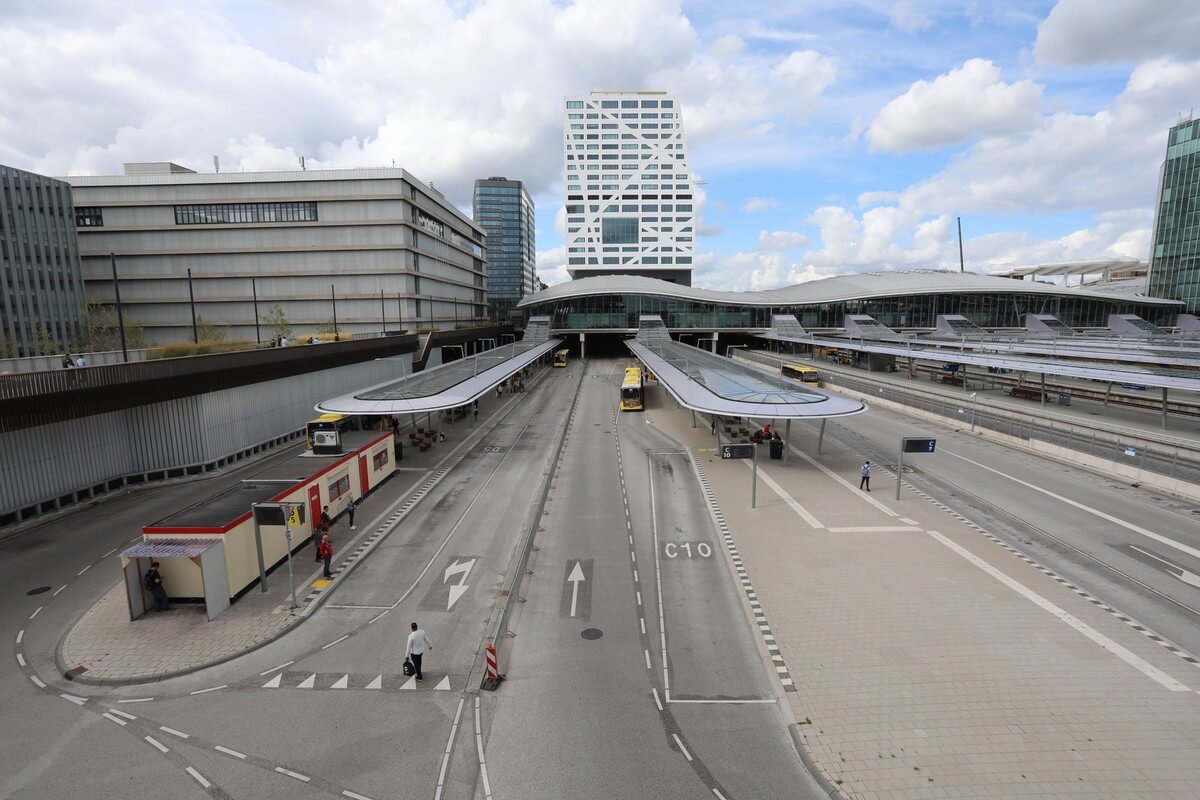 Het busstation bij Centraal Station Utrecht. Foto: Ton van den Berg