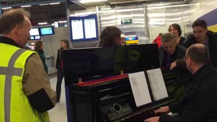 De piano in het Centraal Station. Foto: YouTube