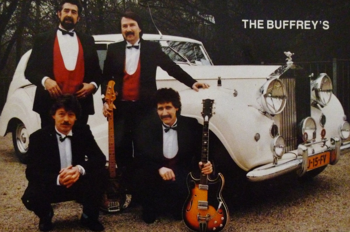 Jan van der Horst, rechtsonder, en de band the Buffrey's. Foto: familie Van der Horst