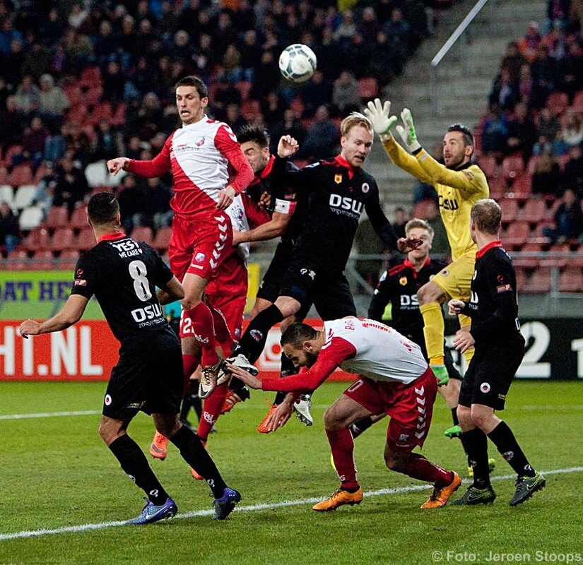 Drukte in de 16-meter van Excelsior. Foto: Jeroen Stoops