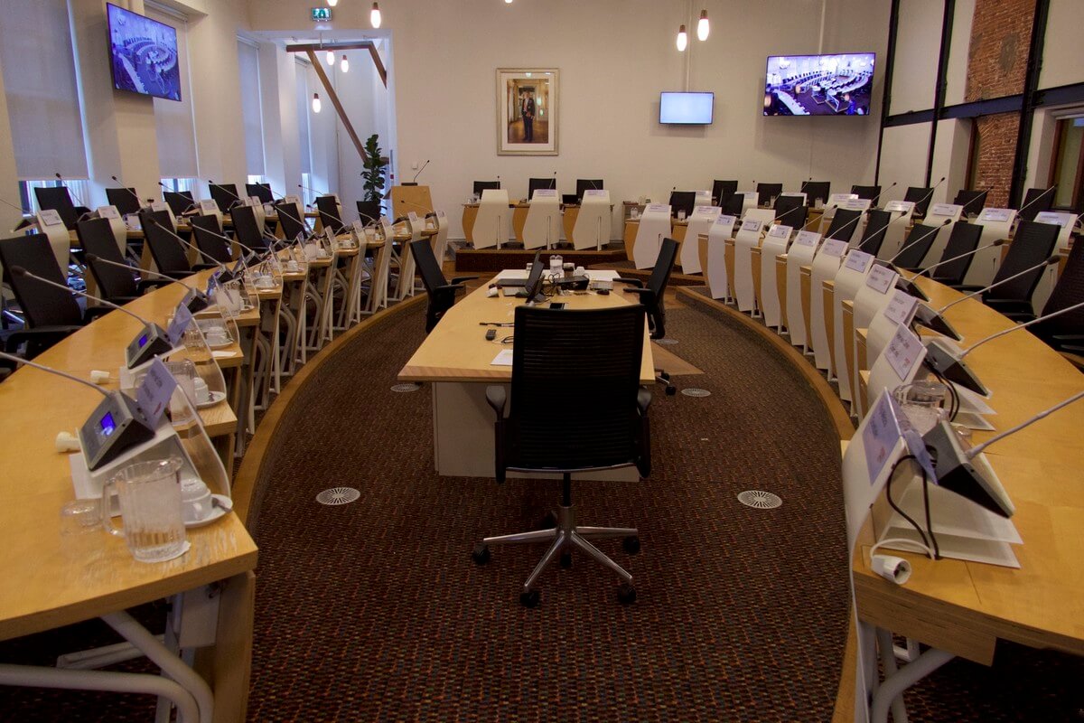 De raadzaal in het oude stadhuis. Foto: Ton van den Berg