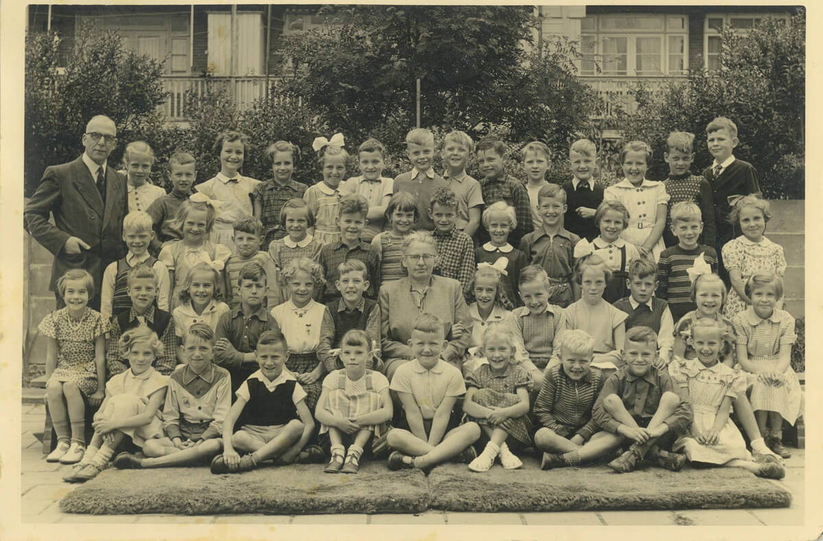 De hele klassefoto met Fred Penninga in de 'eerste klas' in Amsterdam. Foto: archief Penninga