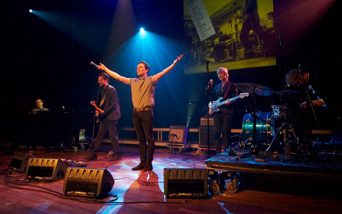 De band Bewilder, hier in de Stadsschouwburg, treedt op tegen betaling! Foto: Ton van den Berg