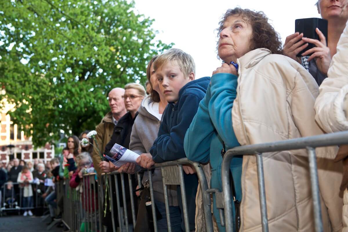 Bezoekers bij de herdenking 4 mei op Domplein in 2016. Foto: Ton van den Berg