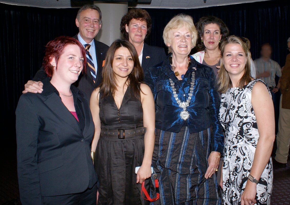Annie Brouwer met medewerkers van kabinetszaken van de gemeente Utrecht. Foto: Ton van den Berg