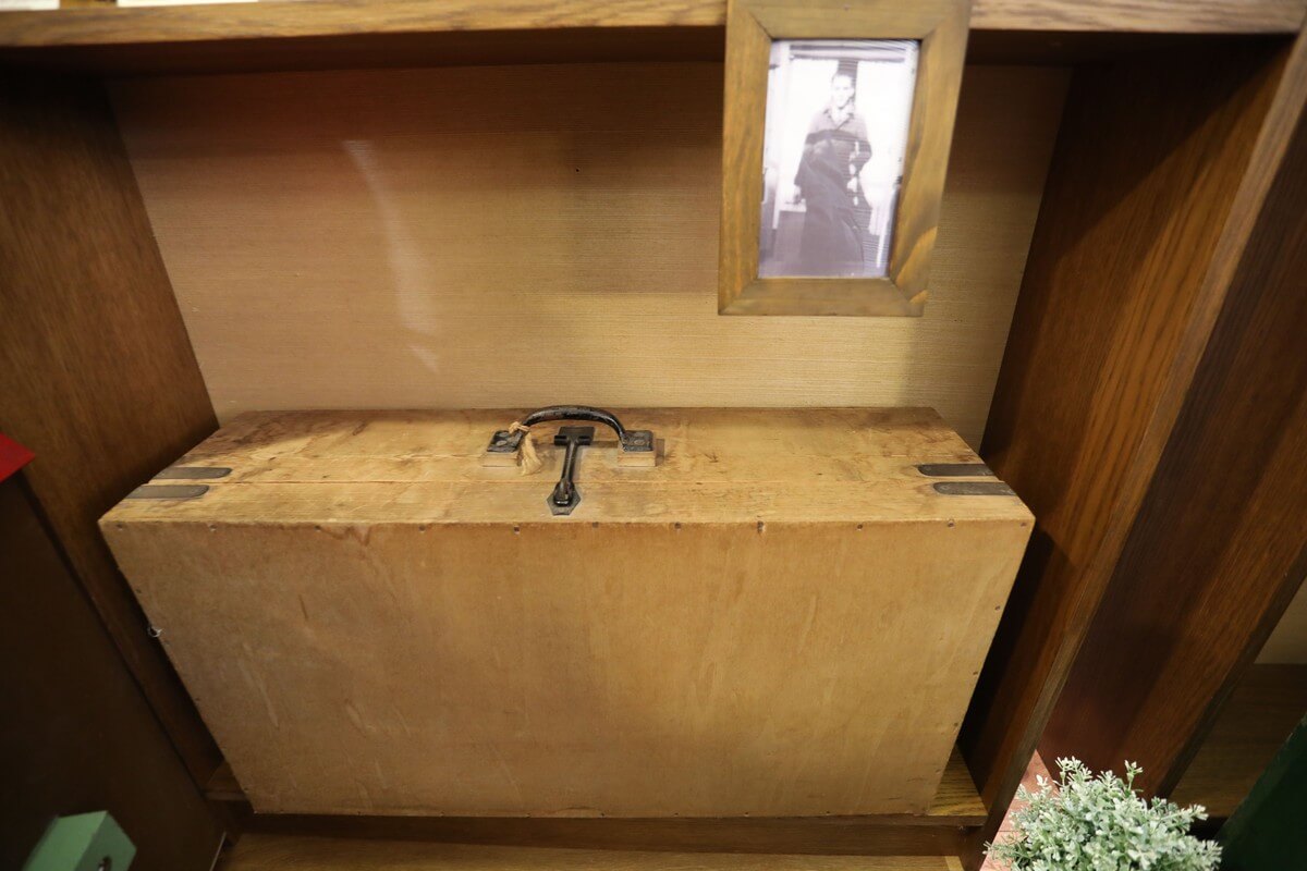De houten koffer van Henk Bloemink. Foto: Ton van den Berg
