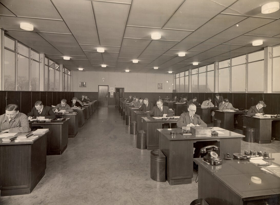 De boekhouding van Jongerius aan het werk in het kantoor jaren dertig. Foto: familie Jongerius