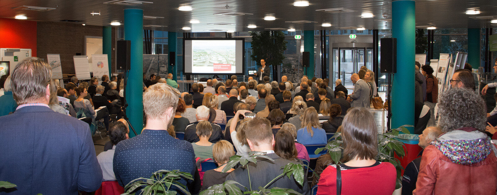 Beeld van een informatiebijeenkomst over de Merwedekanaalzone. Foto: Susanne Sterkenburg